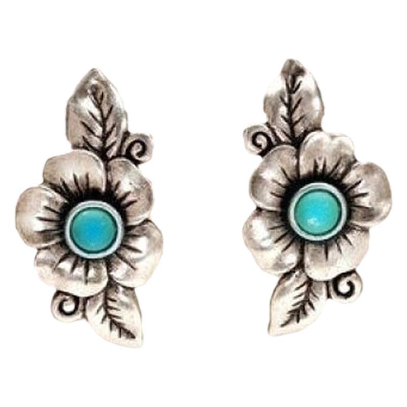 Orecchino artigianale delicato