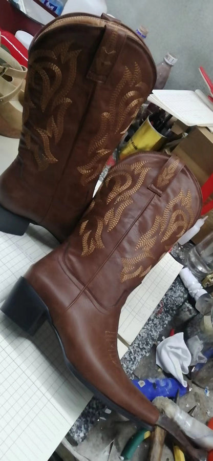Stivali ortopedici ispirati al vintage