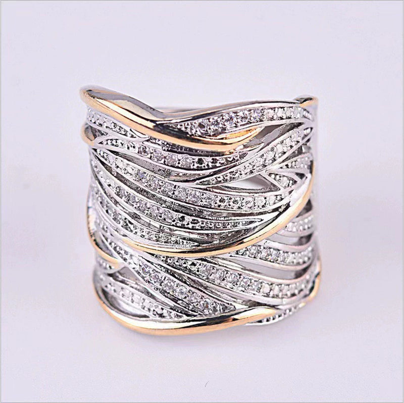 Oro Anello bellissimo con stile unico