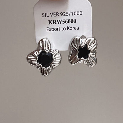 Orecchino artigianale delicato