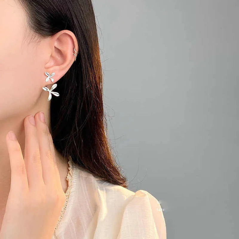 Argento Orecchino bellissimo con stile unico