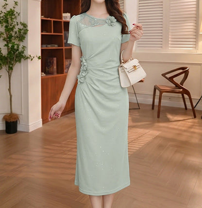Vestito dal design curato