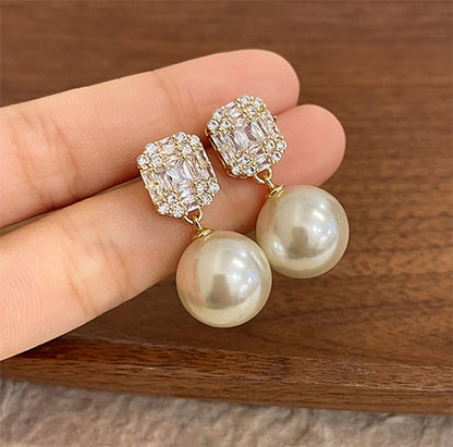 Perla Orecchino classico dal fascino senza tempo