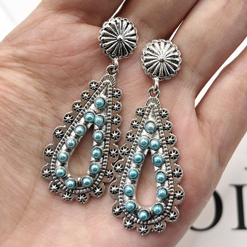 Orecchino artigianale delicato