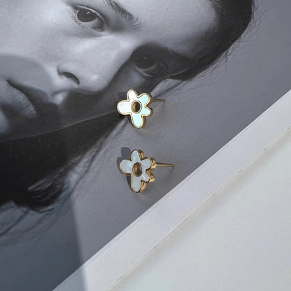 Orecchino artigianale delicato