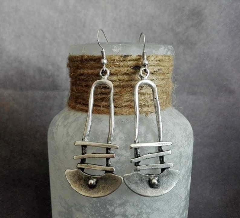 Orecchino artigianale delicato