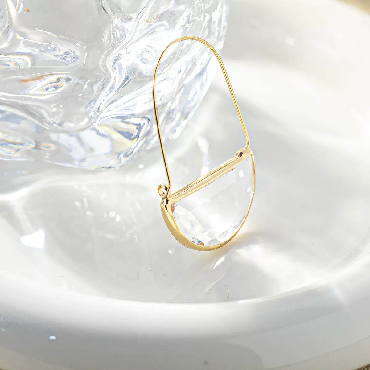 Orecchino artigianale delicato