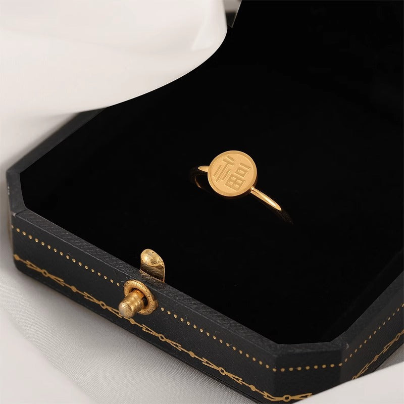 Anello bellissimo con stile unico