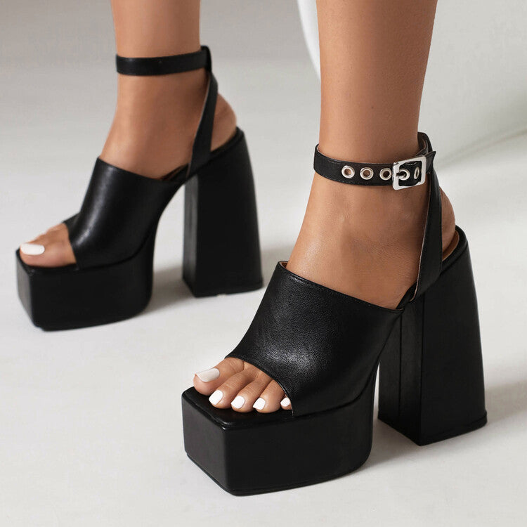 Sandali Ortopediche Aggraziate dal Look Moderno
