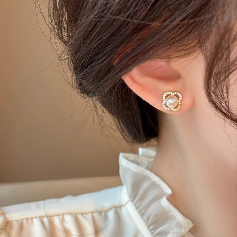 Perla Orecchino classico dal fascino senza tempo