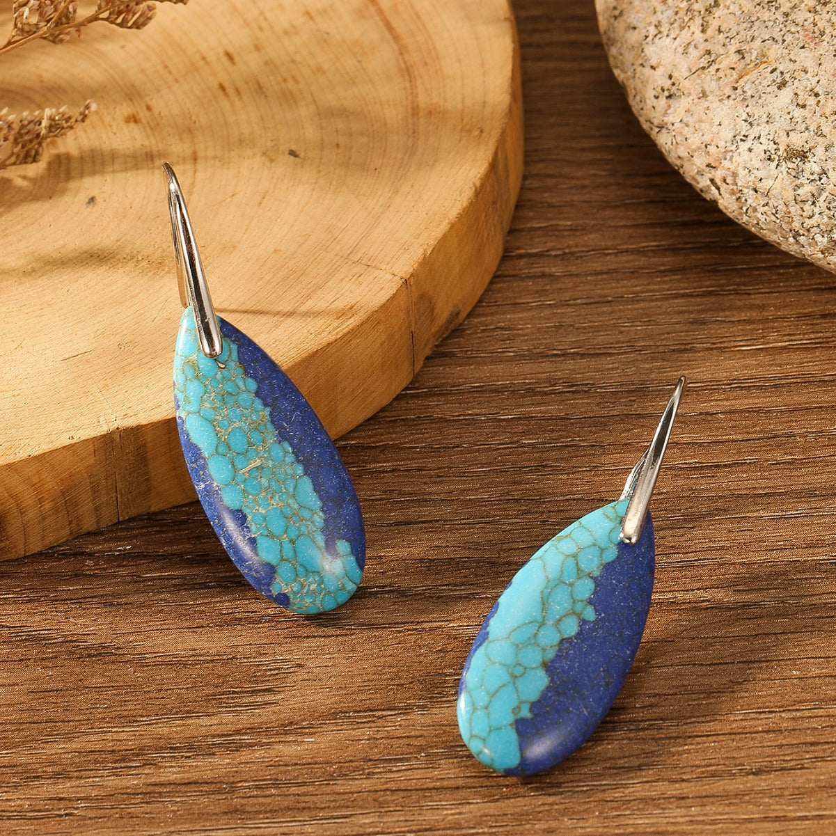 Orecchino artigianale delicato