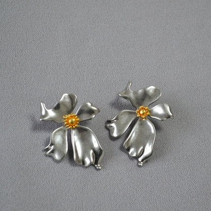 Oro Orecchino bellissimo con stile unico