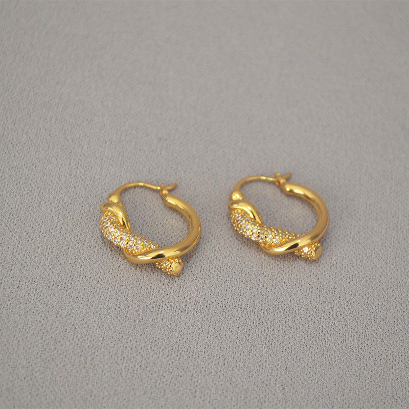 Oro Orecchino bellissimo con stile unico