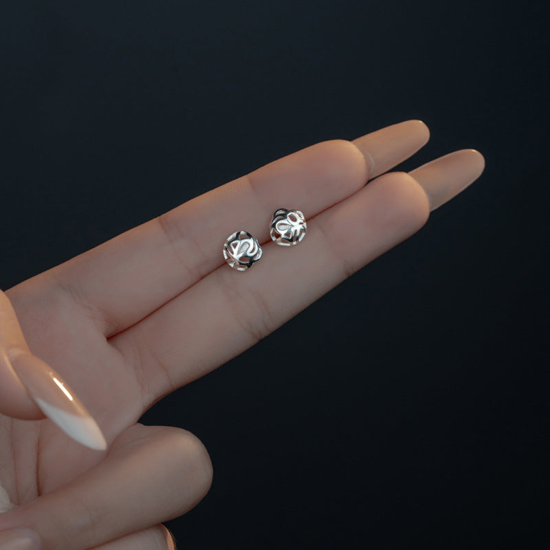 Orecchino artigianale delicato