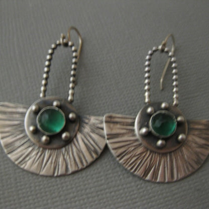 Orecchino artigianale delicato