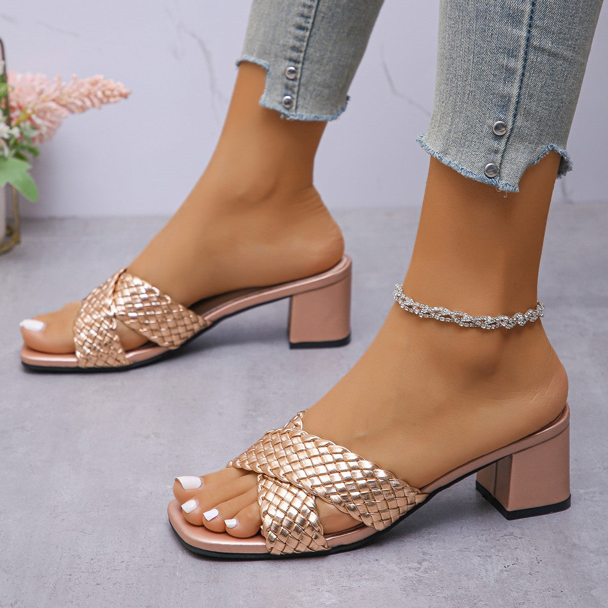 Sandali Ortopediche Aggraziate dal Look Moderno