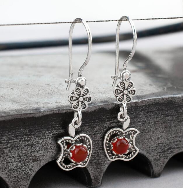 Orecchino artigianale delicato