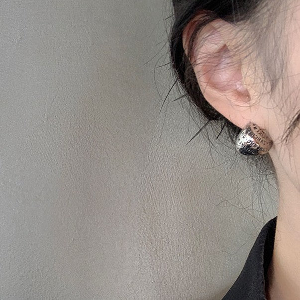 Orecchino artigianale delicato