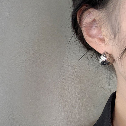 Orecchino artigianale delicato