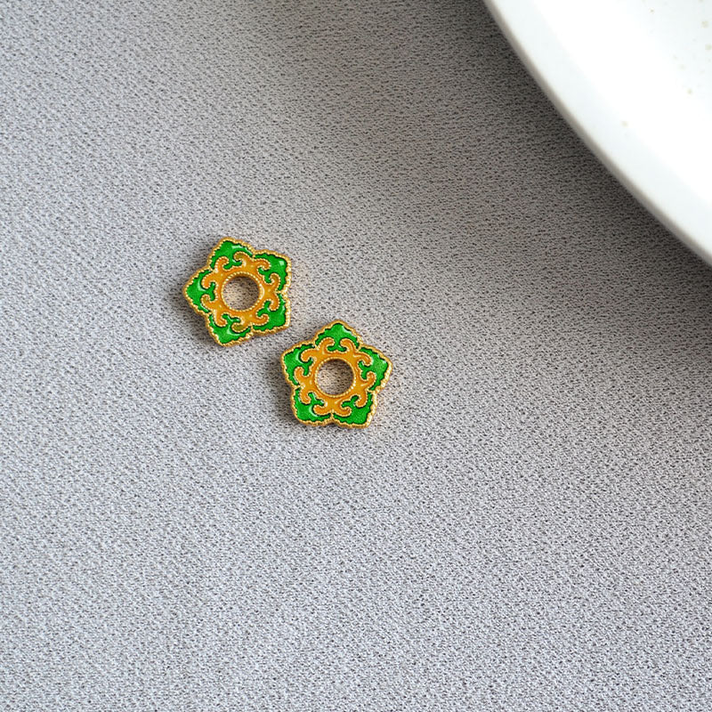 Oro Orecchino artigianale delicato