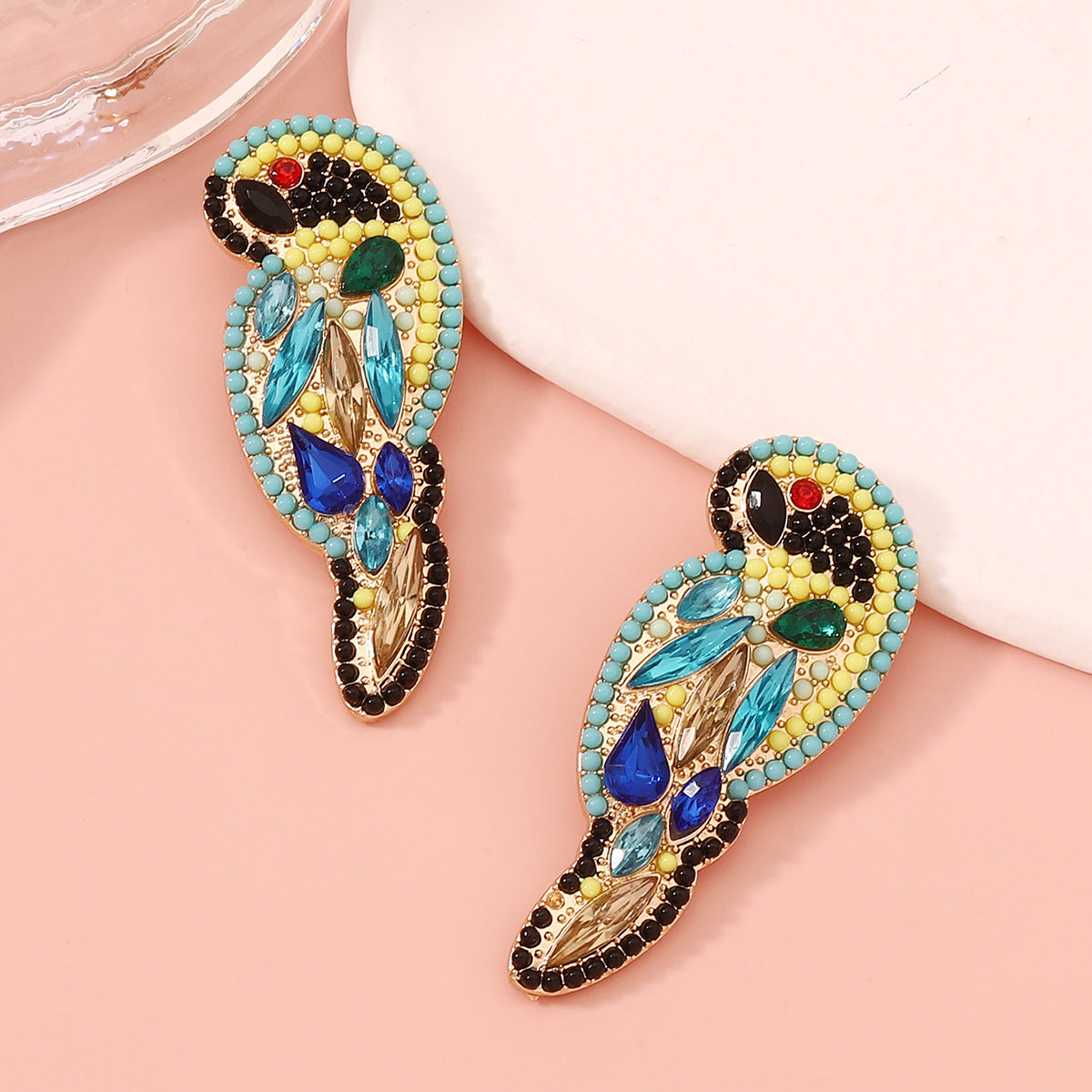 Orecchino artigianale delicato