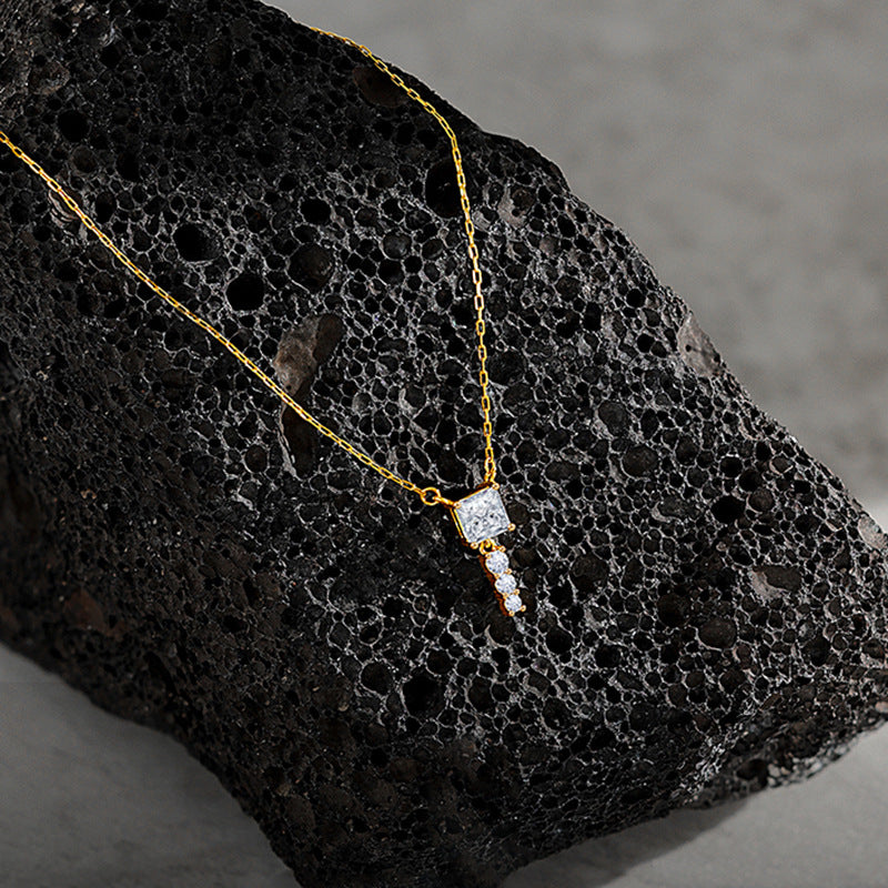 Gioiello artigianale delicato