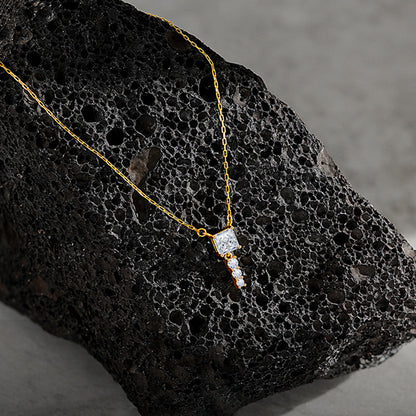 Gioiello artigianale delicato