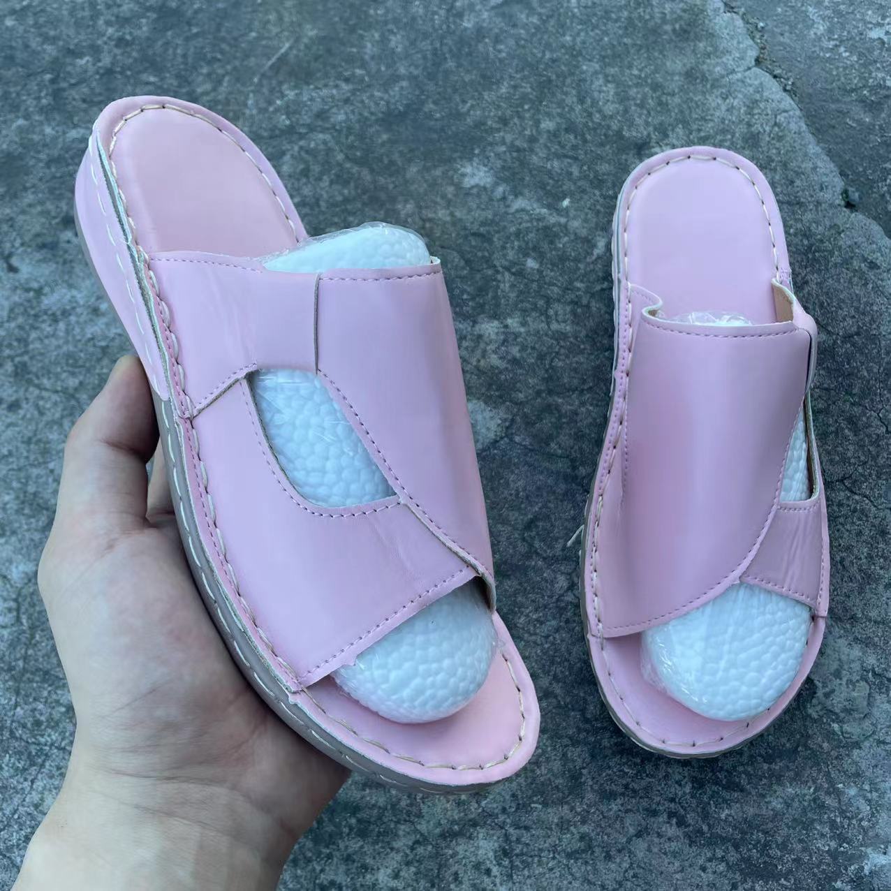 Sandali Ortopediche Aggraziate dal Look Moderno