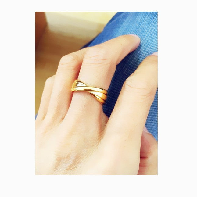 Oro Anello bellissimo con stile unico