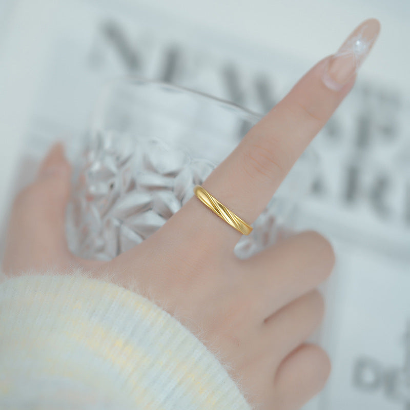 Anello bellissimo con stile unico