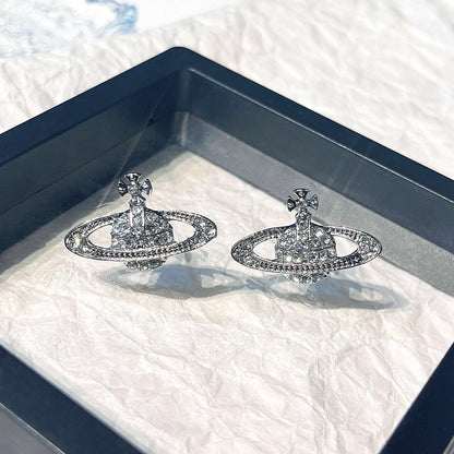 Orecchino artigianale delicato