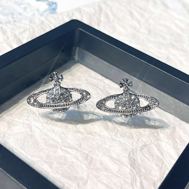 Orecchino artigianale delicato