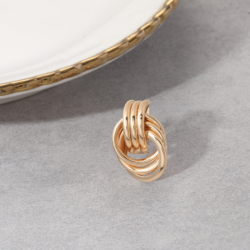 Orecchino artigianale delicato