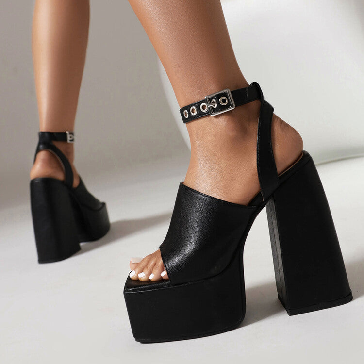 Sandali Ortopediche Aggraziate dal Look Moderno