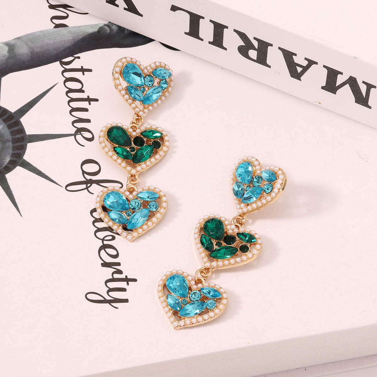 Orecchino artigianale delicato