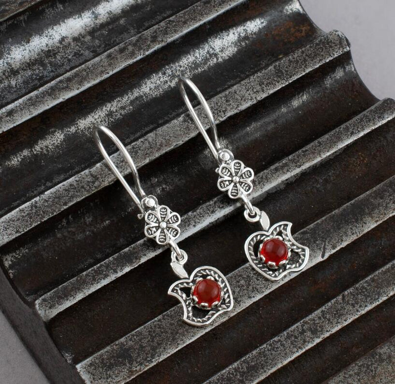 Orecchino artigianale delicato