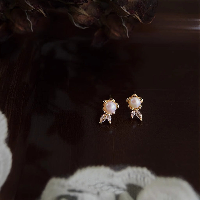 Perla Orecchino artigianale delicato