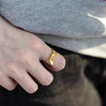 Oro Anello bellissimo con stile unico