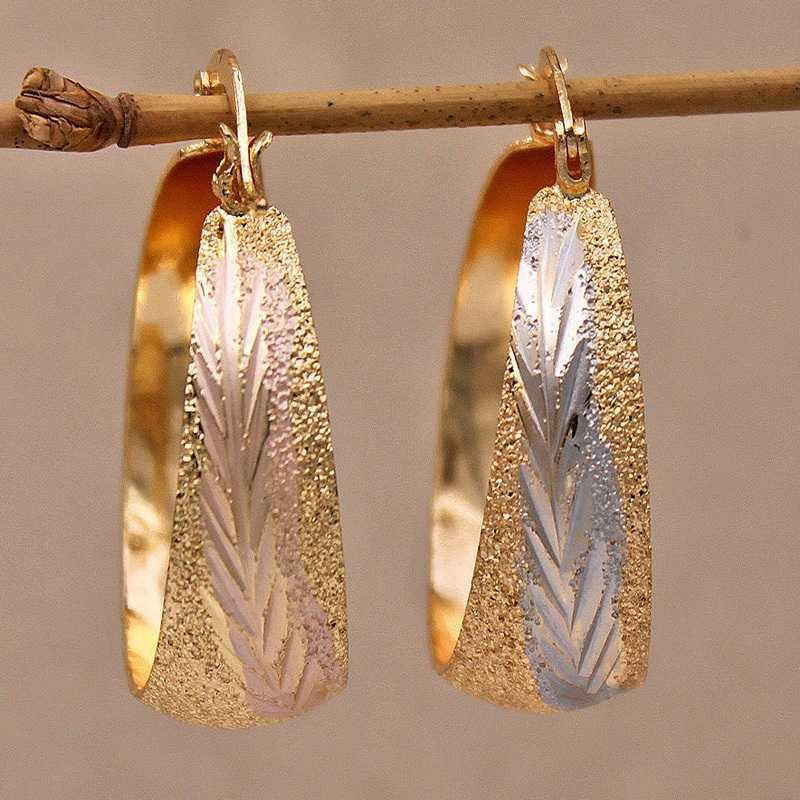 Orecchino artigianale delicato