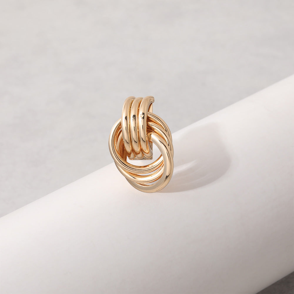 Orecchino artigianale delicato