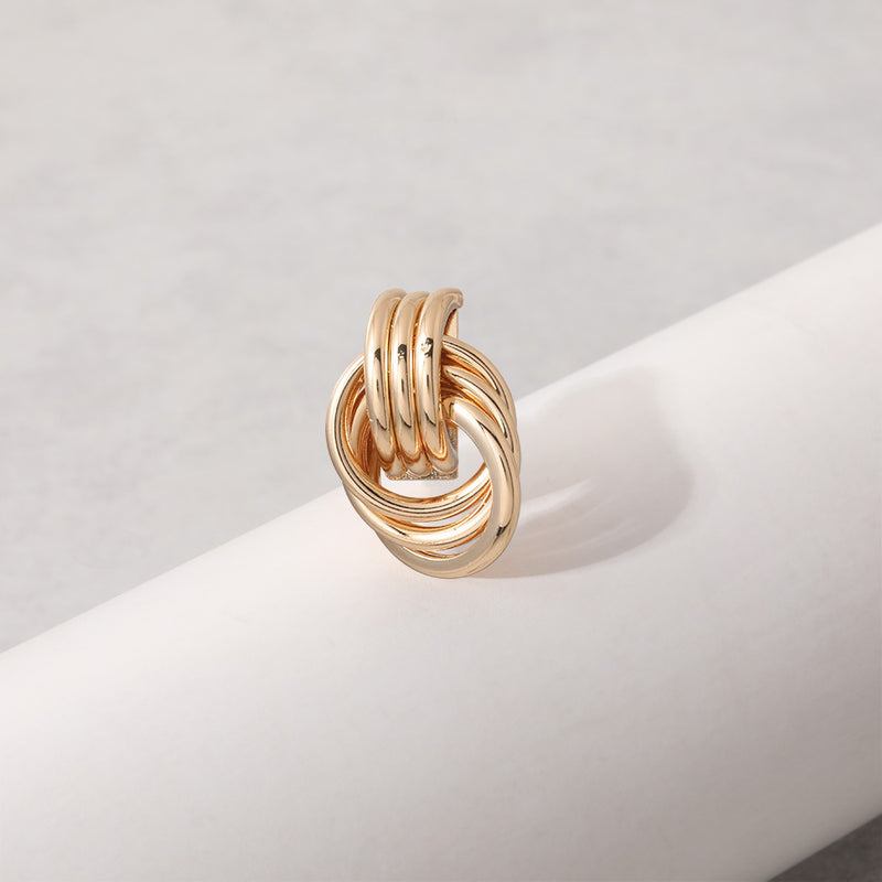 Orecchino artigianale delicato