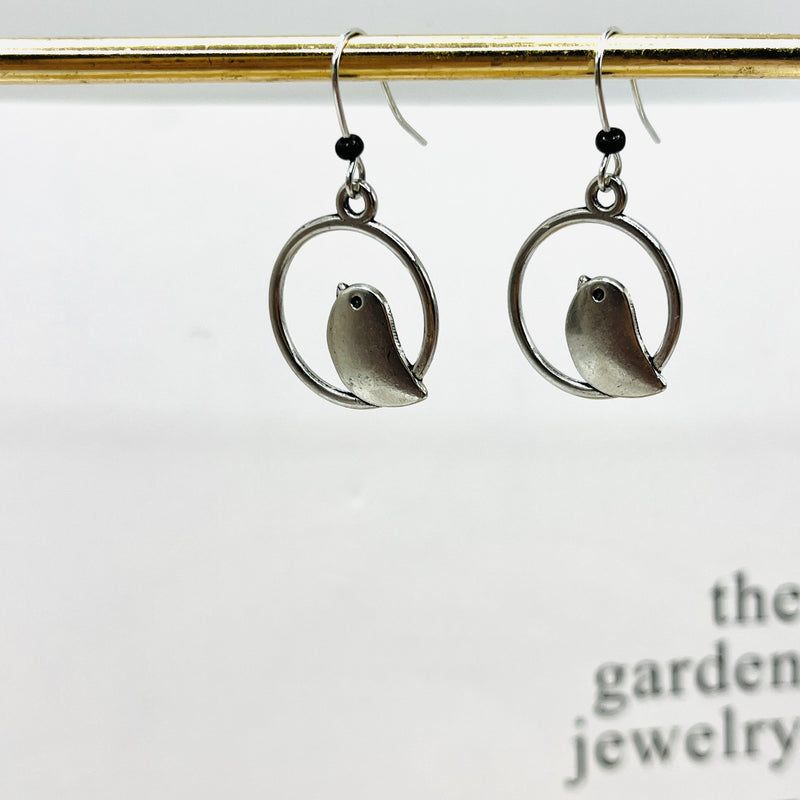 Orecchino artigianale delicato