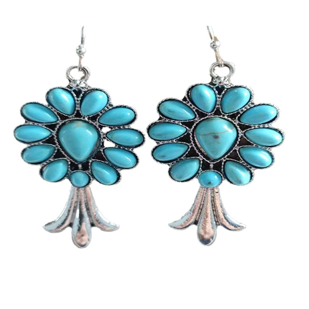 Orecchino artigianale delicato