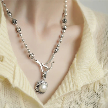 Gioiello artigianale delicato