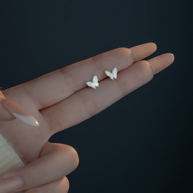 Orecchino artigianale delicato