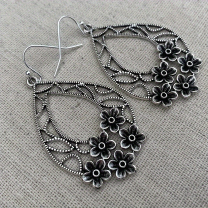 Orecchino artigianale delicato