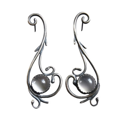 Orecchino artigianale delicato