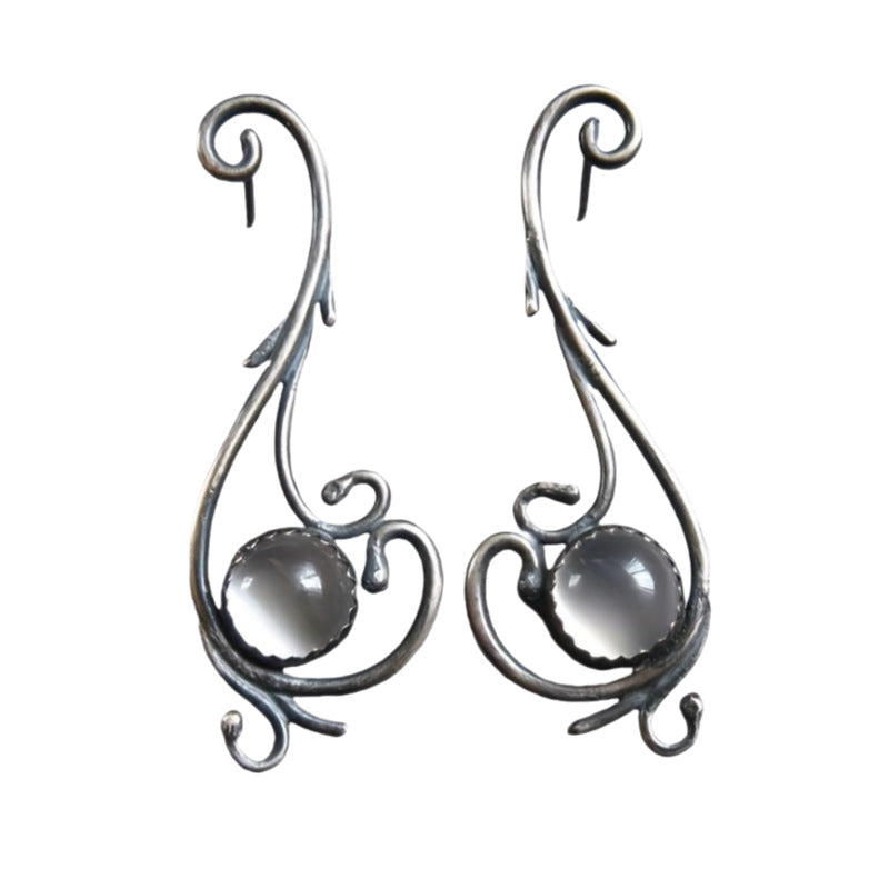 Orecchino artigianale delicato