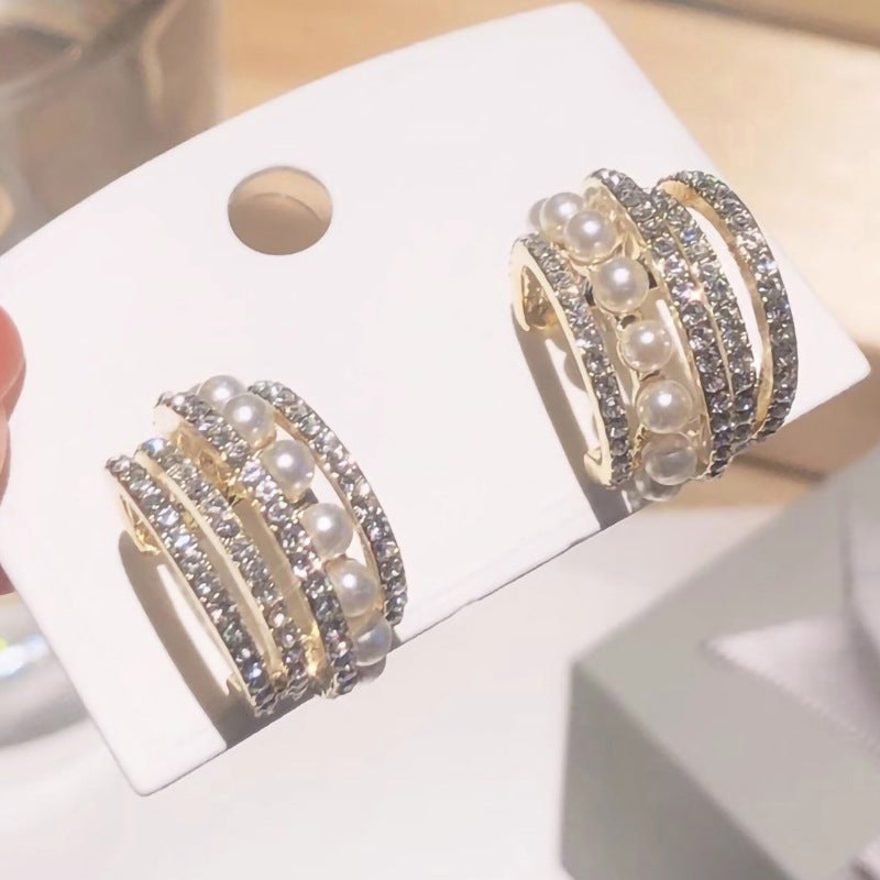 Orecchino classico dal fascino senza tempo