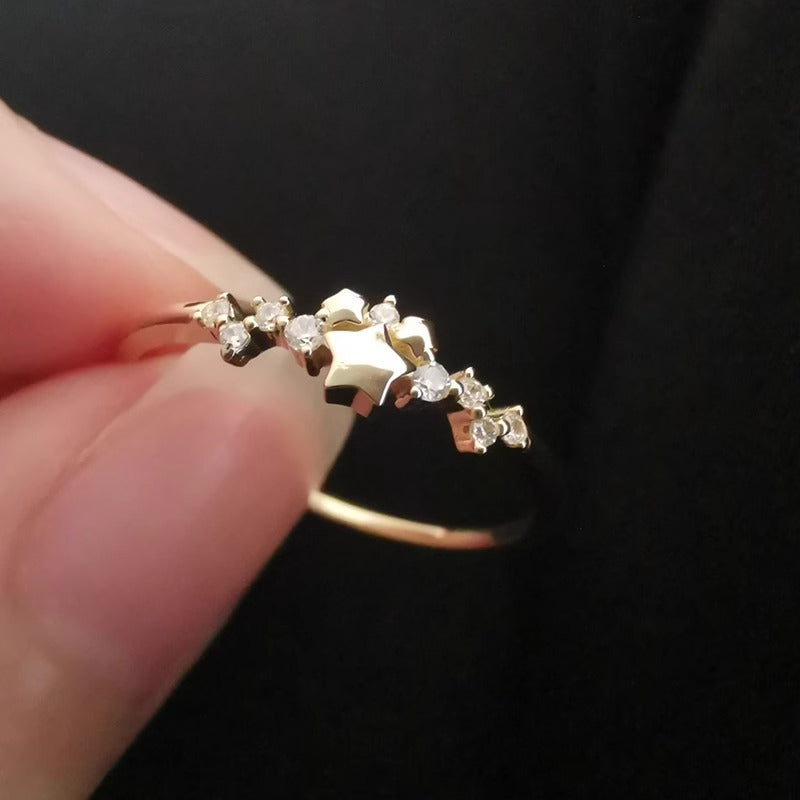 Anello bellissimo con stile unico